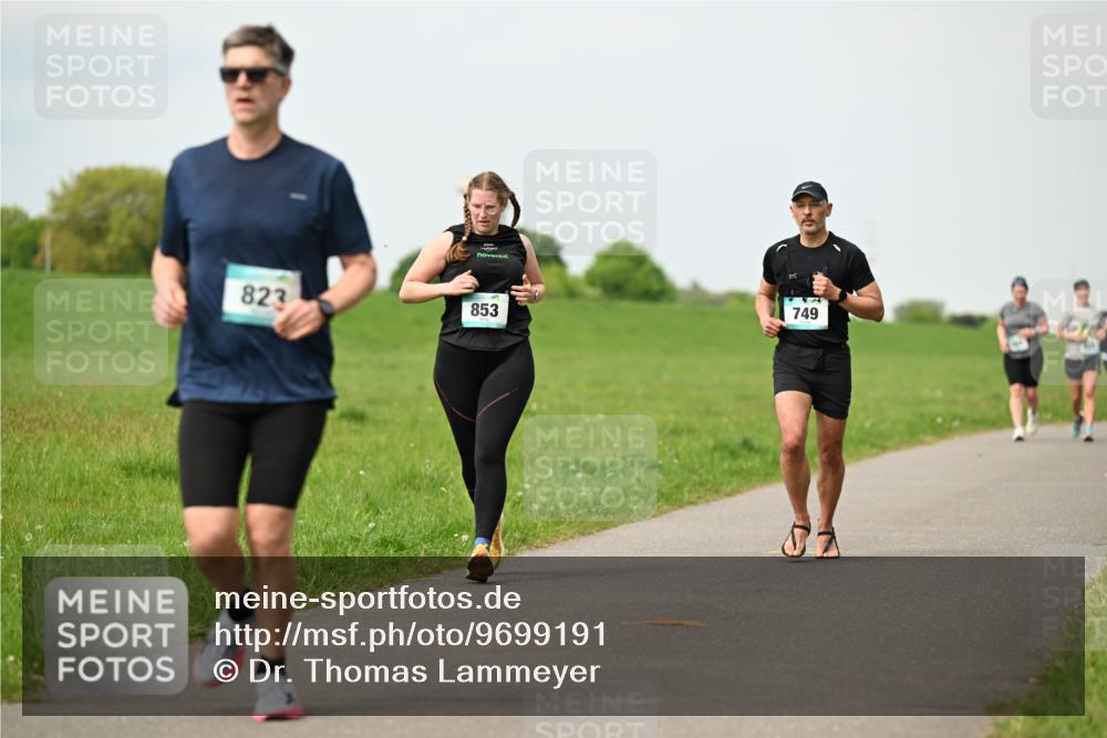 10.05.2026 - 8. Wedeler Halbmarathon Dr. Thomas Lammeyer http://msf.ph/oto/9699191 10.05.2026 11:36:20 Laufen 823, 749, 853 meine-sportfotos.de