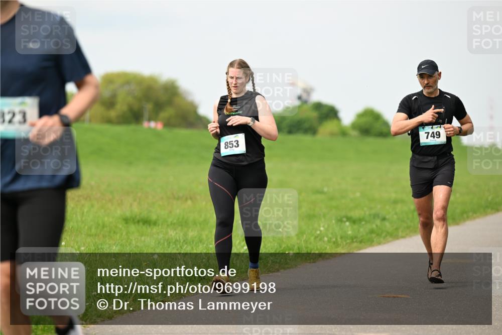 10.05.2026 - 8. Wedeler Halbmarathon Dr. Thomas Lammeyer http://msf.ph/oto/9699198 10.05.2026 11:36:21 Laufen 323, 853, 749 meine-sportfotos.de