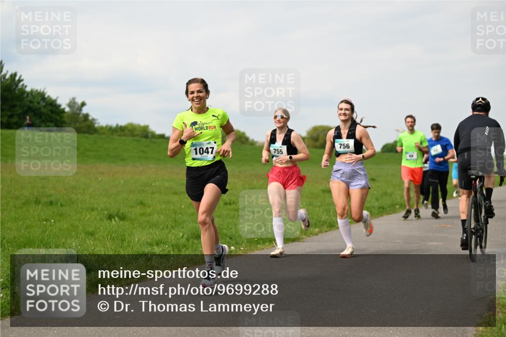 10.05.2026 - 8. Wedeler Halbmarathon Dr. Thomas Lammeyer http://msf.ph/oto/9699288 10.05.2026 11:36:41 Laufen 1047, 755, 756 meine-sportfotos.de