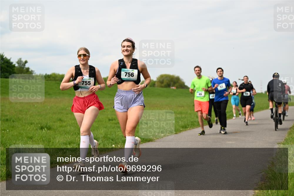10.05.2026 - 8. Wedeler Halbmarathon Dr. Thomas Lammeyer http://msf.ph/oto/9699296 10.05.2026 11:36:42 Laufen 755, 756 meine-sportfotos.de