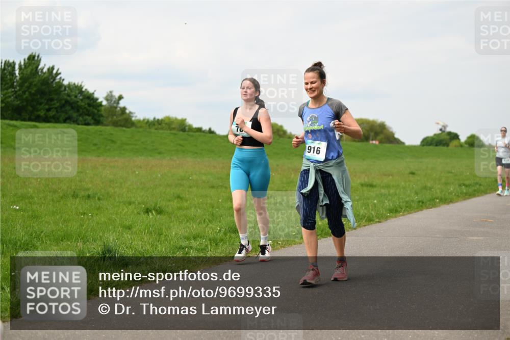 10.05.2026 - 8. Wedeler Halbmarathon Dr. Thomas Lammeyer http://msf.ph/oto/9699335 10.05.2026 11:36:49 Laufen 916 meine-sportfotos.de