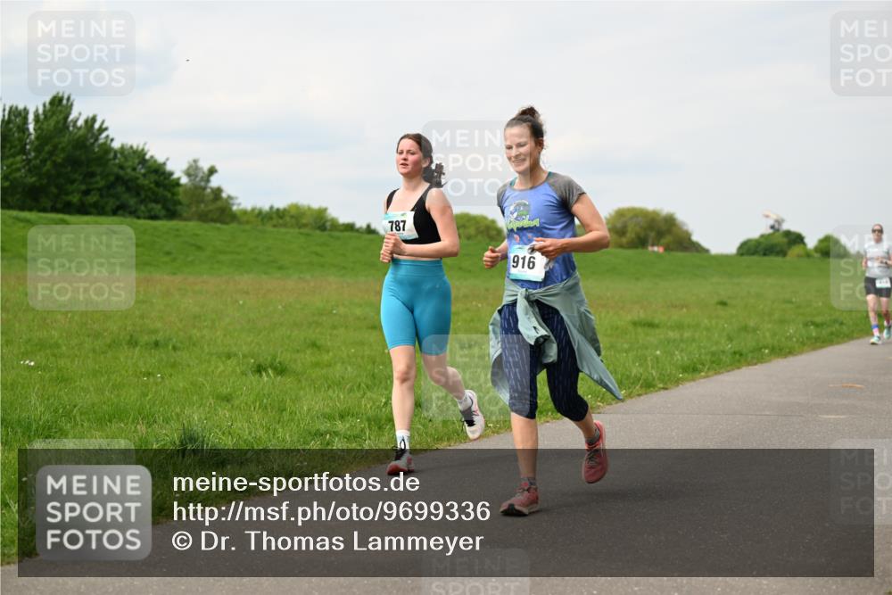 10.05.2026 - 8. Wedeler Halbmarathon Dr. Thomas Lammeyer http://msf.ph/oto/9699336 10.05.2026 11:36:49 Laufen 787, 916 meine-sportfotos.de