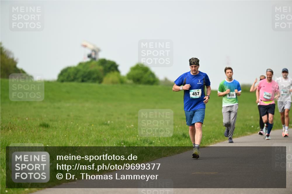 10.05.2026 - 8. Wedeler Halbmarathon Dr. Thomas Lammeyer http://msf.ph/oto/9699377 10.05.2026 11:36:59 Laufen 457, 918, 2069, 660 meine-sportfotos.de