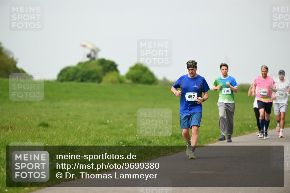 10.05.2026 - 8. Wedeler Halbmarathon Dr. Thomas Lammeyer http://msf.ph/oto/9699380 10.05.2026 11:36:59 Laufen 457, 918, 2069, 660 meine-sportfotos.de