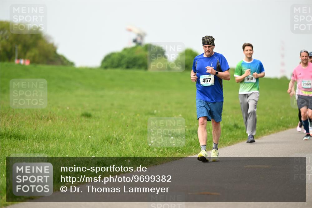 10.05.2026 - 8. Wedeler Halbmarathon Dr. Thomas Lammeyer http://msf.ph/oto/9699382 10.05.2026 11:37:01 Laufen 457, 918, 2069 meine-sportfotos.de