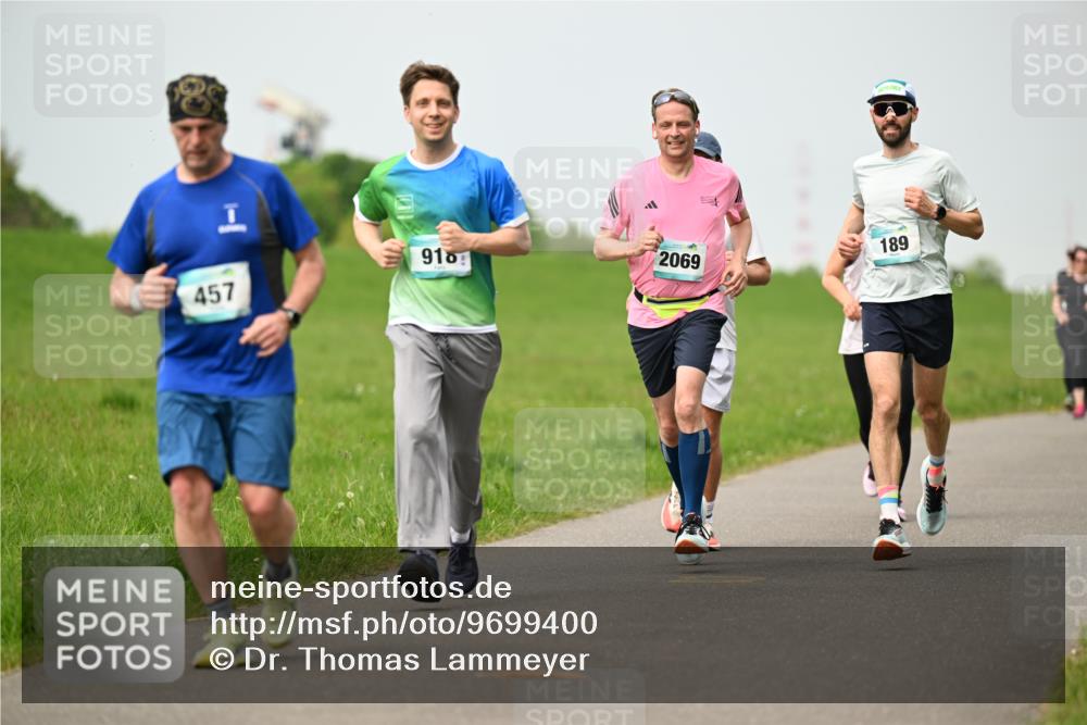 10.05.2026 - 8. Wedeler Halbmarathon Dr. Thomas Lammeyer http://msf.ph/oto/9699400 10.05.2026 11:37:04 Laufen 457, 457, 910, 189, 2069 meine-sportfotos.de