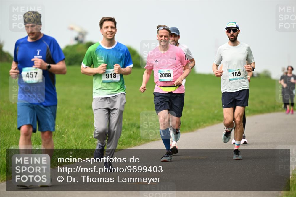 10.05.2026 - 8. Wedeler Halbmarathon Dr. Thomas Lammeyer http://msf.ph/oto/9699403 10.05.2026 11:37:05 Laufen 457, 918, 2069, 189 meine-sportfotos.de