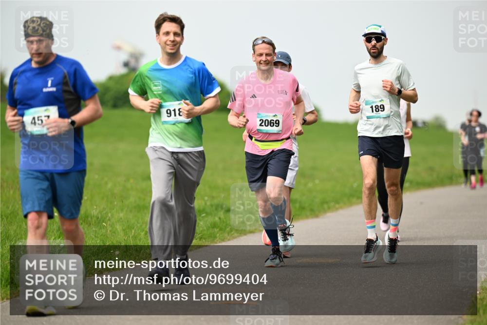 10.05.2026 - 8. Wedeler Halbmarathon Dr. Thomas Lammeyer http://msf.ph/oto/9699404 10.05.2026 11:37:05 Laufen 457, 918, 189, 2069 meine-sportfotos.de
