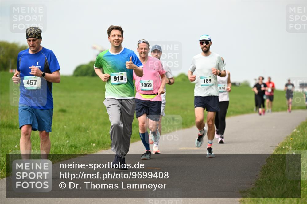 10.05.2026 - 8. Wedeler Halbmarathon Dr. Thomas Lammeyer http://msf.ph/oto/9699408 10.05.2026 11:37:05 Laufen 457, 918, 189, 2069, 974 meine-sportfotos.de