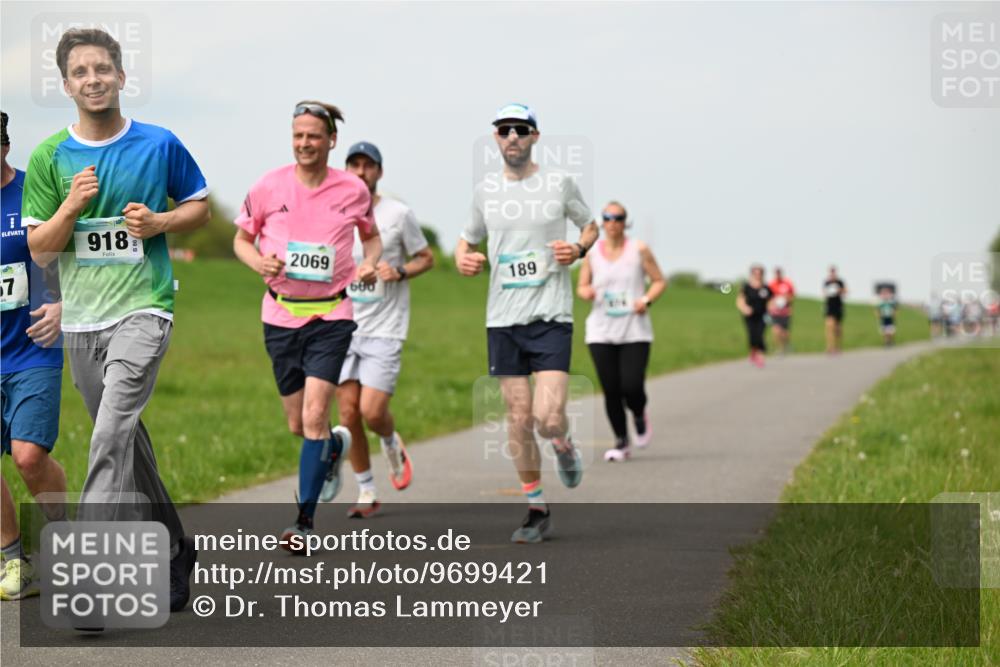 10.05.2026 - 8. Wedeler Halbmarathon Dr. Thomas Lammeyer http://msf.ph/oto/9699421 10.05.2026 11:37:07 Laufen 918, 2069, 189, 660 meine-sportfotos.de