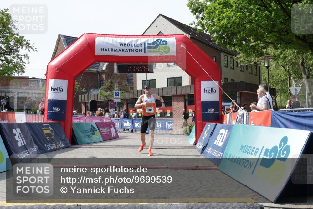 10.05.2026 - 8. Wedeler Halbmarathon Yannick Fuchs http://msf.ph/oto/9699539 10.05.2026 11:14:06 Ziel 887 meine-sportfotos.de