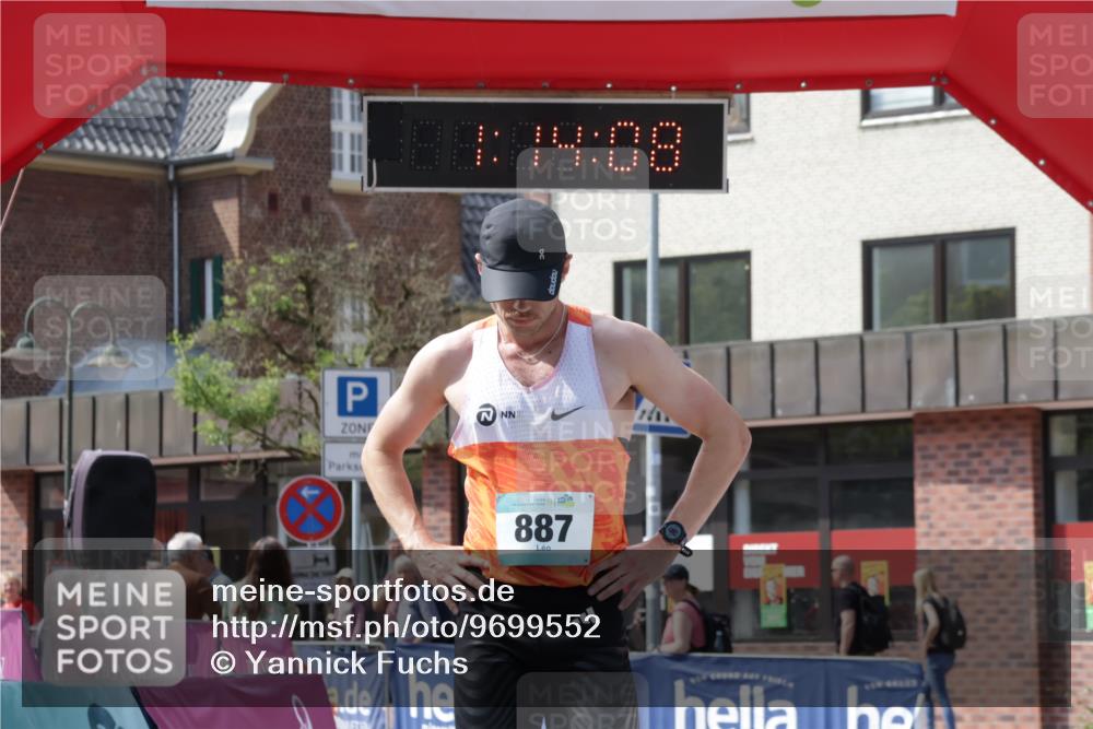 10.05.2026 - 8. Wedeler Halbmarathon Yannick Fuchs http://msf.ph/oto/9699552 10.05.2026 11:14:07 Ziel 887 meine-sportfotos.de