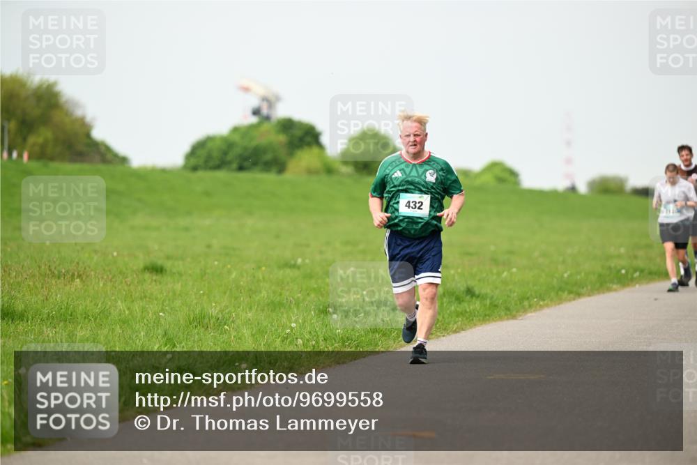10.05.2026 - 8. Wedeler Halbmarathon Dr. Thomas Lammeyer http://msf.ph/oto/9699558 10.05.2026 11:37:32 Laufen 432, 2120 meine-sportfotos.de