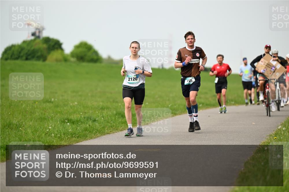 10.05.2026 - 8. Wedeler Halbmarathon Dr. Thomas Lammeyer http://msf.ph/oto/9699591 10.05.2026 11:37:37 Laufen 2120, 725 meine-sportfotos.de