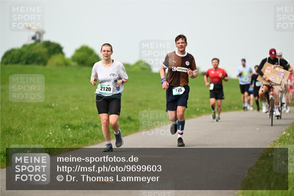 10.05.2026 - 8. Wedeler Halbmarathon Dr. Thomas Lammeyer http://msf.ph/oto/9699603 10.05.2026 11:37:38 Laufen 2120, 725 meine-sportfotos.de