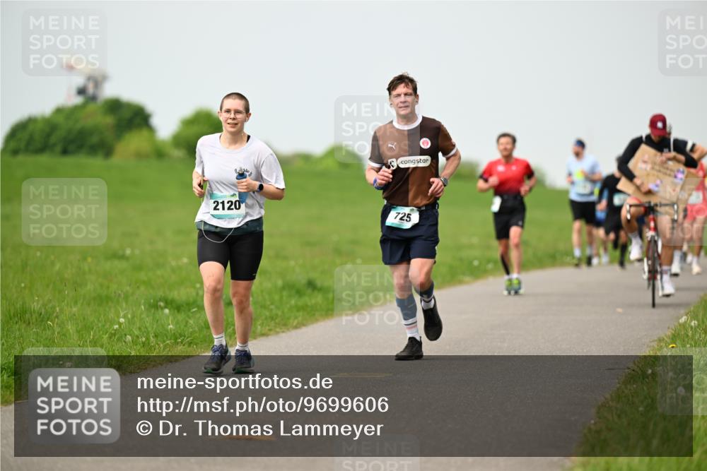 10.05.2026 - 8. Wedeler Halbmarathon Dr. Thomas Lammeyer http://msf.ph/oto/9699606 10.05.2026 11:37:39 Laufen 2120, 725 meine-sportfotos.de