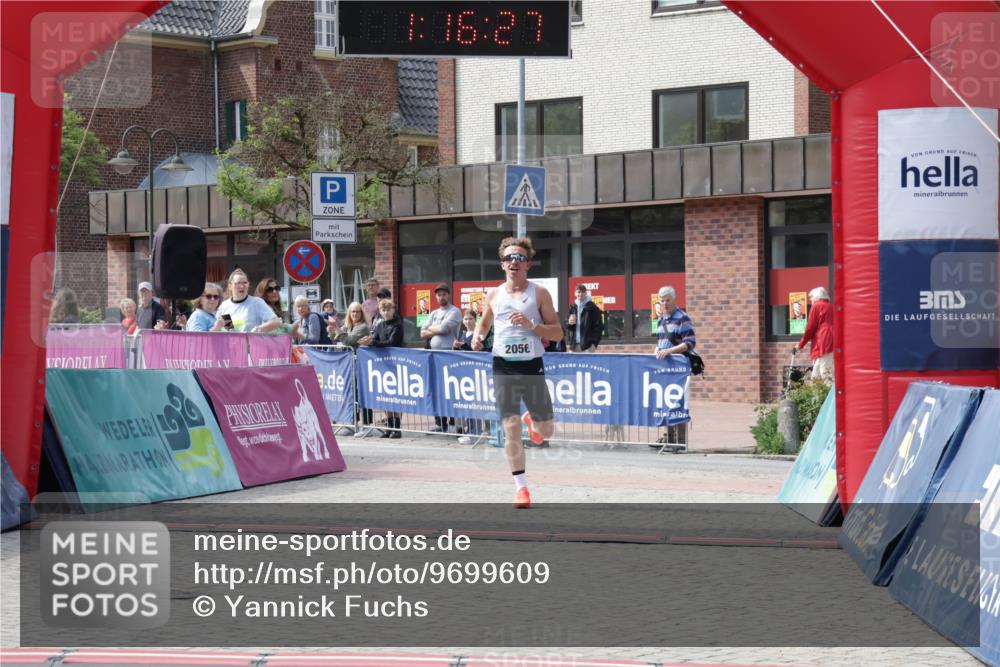 10.05.2026 - 8. Wedeler Halbmarathon Yannick Fuchs http://msf.ph/oto/9699609 10.05.2026 11:16:26 Ziel 2056 meine-sportfotos.de