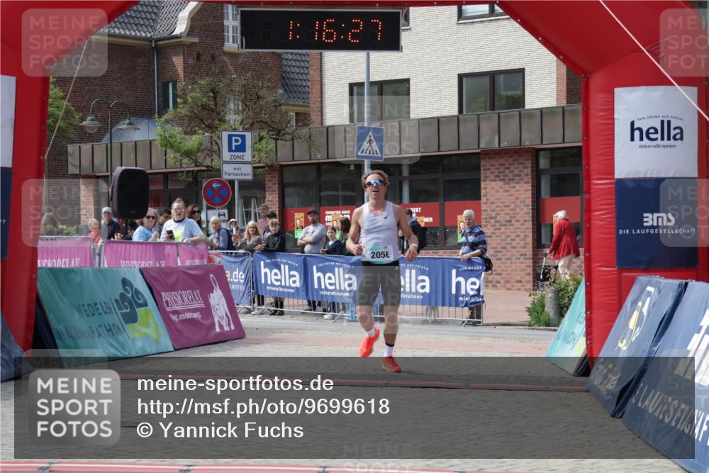 10.05.2026 - 8. Wedeler Halbmarathon Yannick Fuchs http://msf.ph/oto/9699618 10.05.2026 11:16:27 Ziel 2056 meine-sportfotos.de