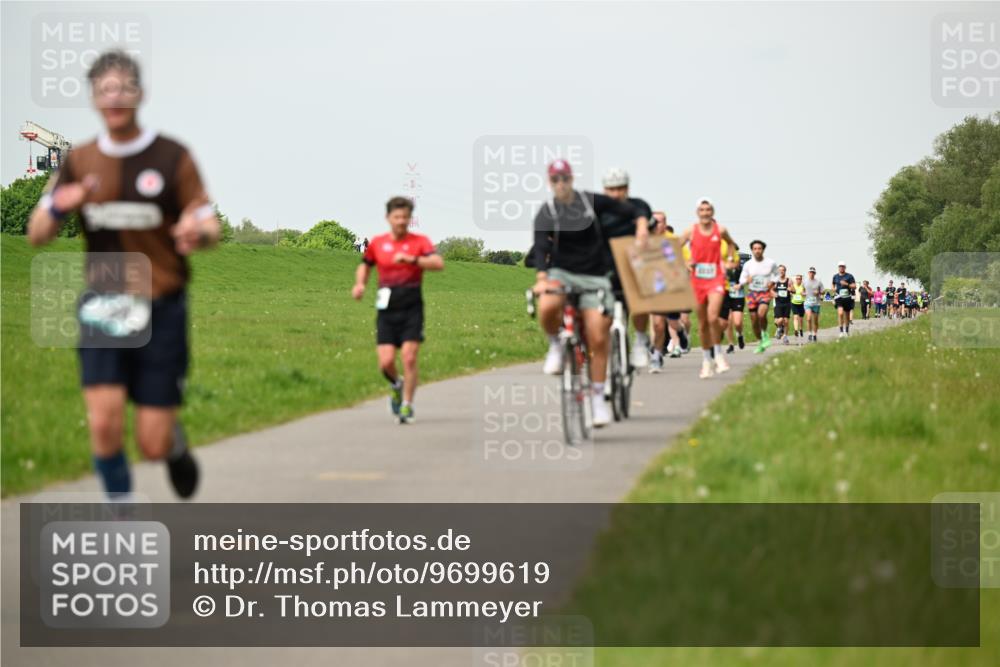 10.05.2026 - 8. Wedeler Halbmarathon Dr. Thomas Lammeyer http://msf.ph/oto/9699619 10.05.2026 11:37:42 Laufen  meine-sportfotos.de