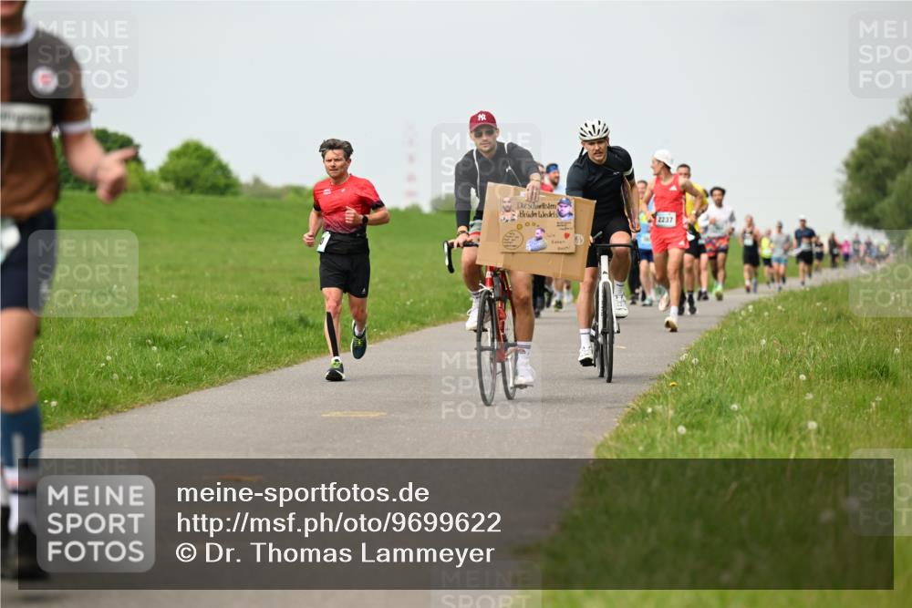 10.05.2026 - 8. Wedeler Halbmarathon Dr. Thomas Lammeyer http://msf.ph/oto/9699622 10.05.2026 11:37:42 Laufen 2237 meine-sportfotos.de