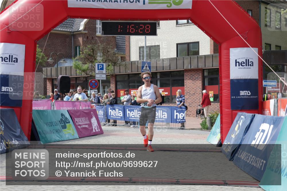 10.05.2026 - 8. Wedeler Halbmarathon Yannick Fuchs http://msf.ph/oto/9699627 10.05.2026 11:16:28 Ziel 2056 meine-sportfotos.de
