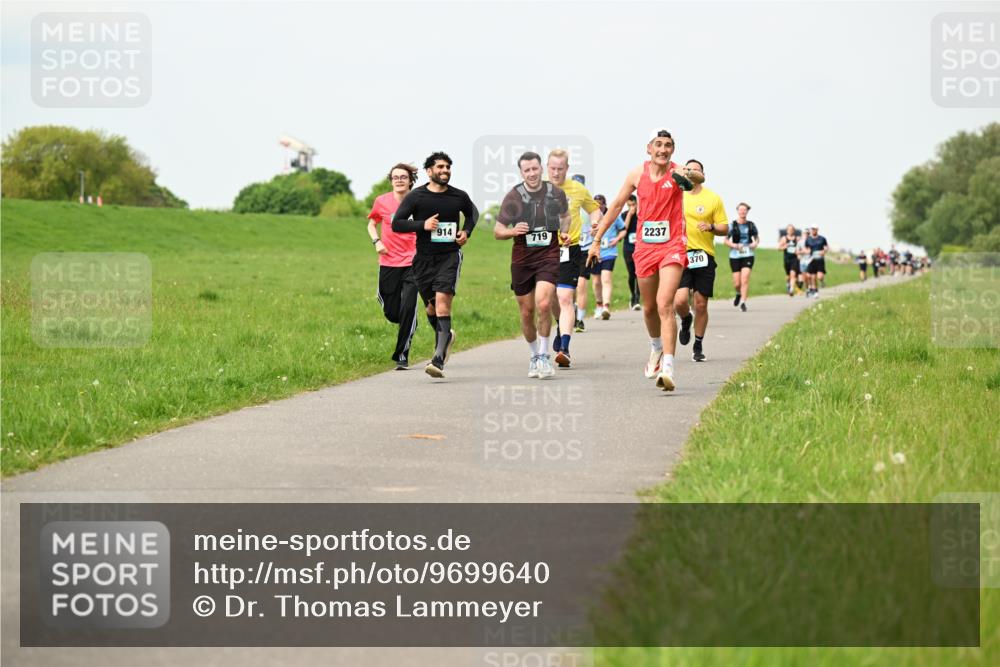 10.05.2026 - 8. Wedeler Halbmarathon Dr. Thomas Lammeyer http://msf.ph/oto/9699640 10.05.2026 11:37:49 Laufen 914, 719, 2237, 370 meine-sportfotos.de