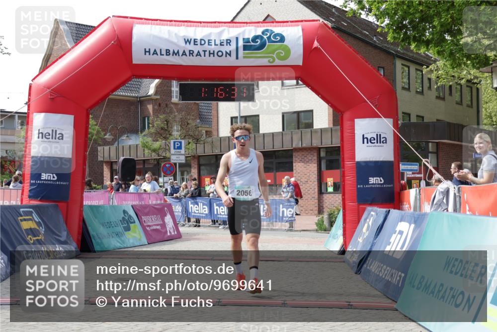 10.05.2026 - 8. Wedeler Halbmarathon Yannick Fuchs http://msf.ph/oto/9699641 10.05.2026 11:16:31 Ziel 2056 meine-sportfotos.de
