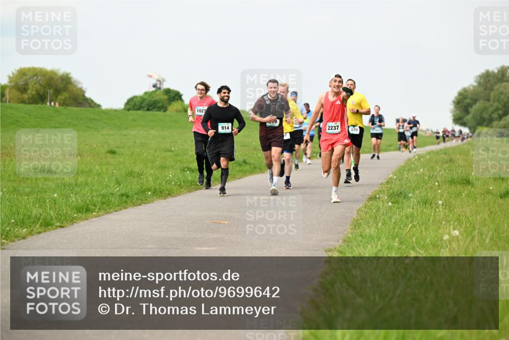 10.05.2026 - 8. Wedeler Halbmarathon Dr. Thomas Lammeyer http://msf.ph/oto/9699642 10.05.2026 11:37:49 Laufen 1023, 914, 2237, 370 meine-sportfotos.de