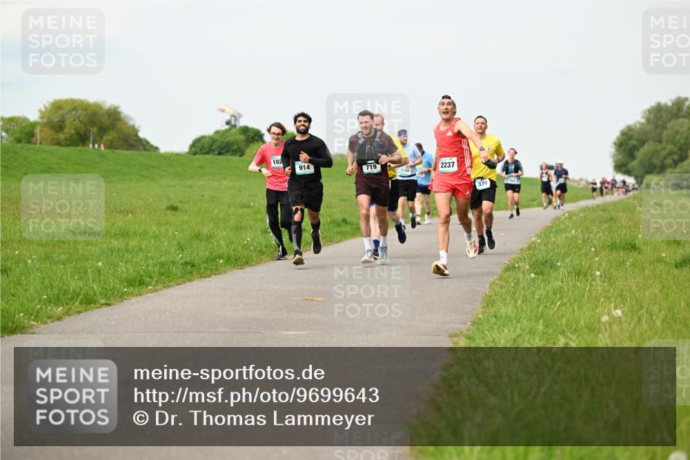 10.05.2026 - 8. Wedeler Halbmarathon Dr. Thomas Lammeyer http://msf.ph/oto/9699643 10.05.2026 11:37:49 Laufen 102, 914, 719, 2237, 2108, 370 meine-sportfotos.de