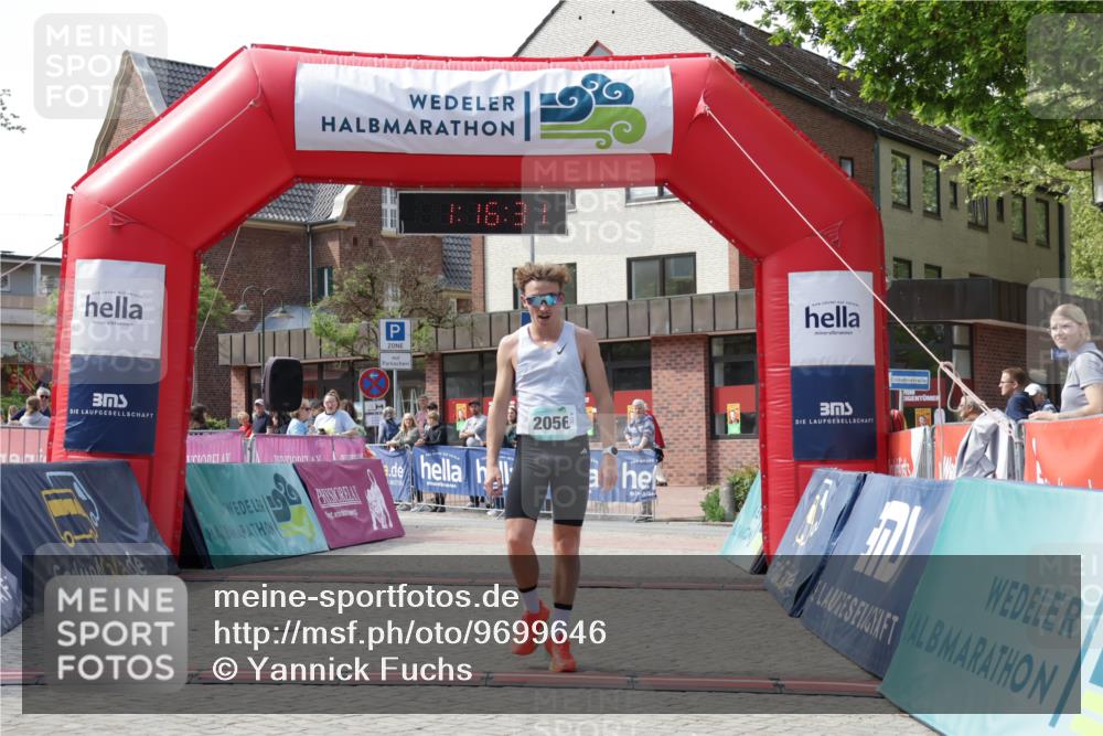 10.05.2026 - 8. Wedeler Halbmarathon Yannick Fuchs http://msf.ph/oto/9699646 10.05.2026 11:16:31 Ziel 2056 meine-sportfotos.de