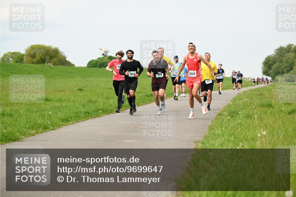 10.05.2026 - 8. Wedeler Halbmarathon Dr. Thomas Lammeyer http://msf.ph/oto/9699647 10.05.2026 11:37:49 Laufen 914, 108, 719, 2237, 370 meine-sportfotos.de