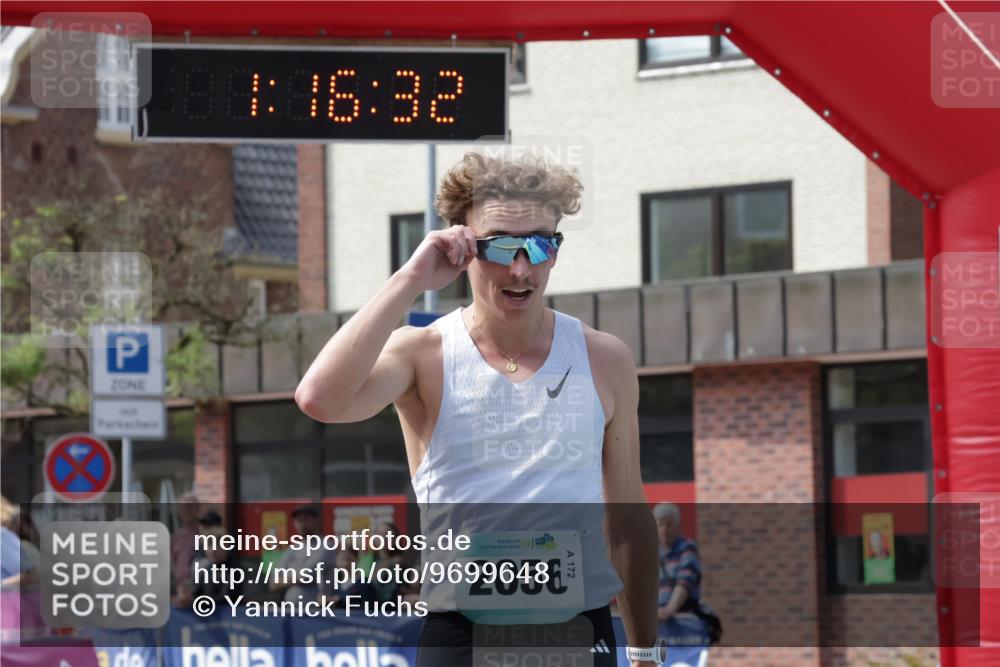 10.05.2026 - 8. Wedeler Halbmarathon Yannick Fuchs http://msf.ph/oto/9699648 10.05.2026 11:16:32 Ziel 2056 meine-sportfotos.de