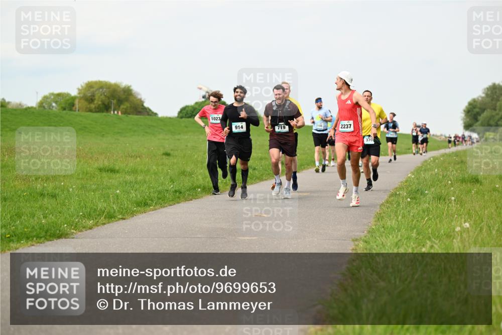 10.05.2026 - 8. Wedeler Halbmarathon Dr. Thomas Lammeyer http://msf.ph/oto/9699653 10.05.2026 11:37:50 Laufen 1023, 914, 719, 2108, 2237, 370 meine-sportfotos.de