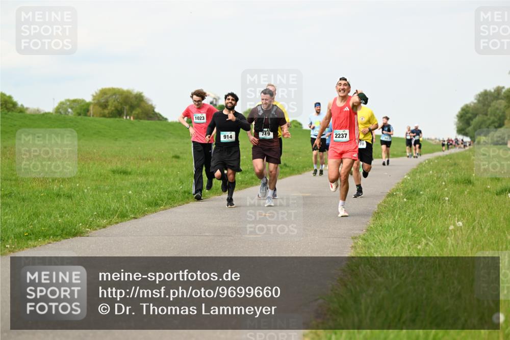 10.05.2026 - 8. Wedeler Halbmarathon Dr. Thomas Lammeyer http://msf.ph/oto/9699660 10.05.2026 11:37:50 Laufen 1023, 914, 719, 2237, 170 meine-sportfotos.de