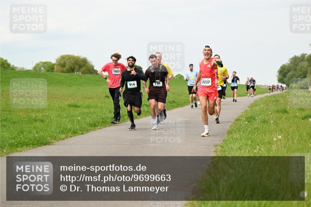 10.05.2026 - 8. Wedeler Halbmarathon Dr. Thomas Lammeyer http://msf.ph/oto/9699663 10.05.2026 11:37:51 Laufen 1023, 914, 719, 2108, 2237 meine-sportfotos.de