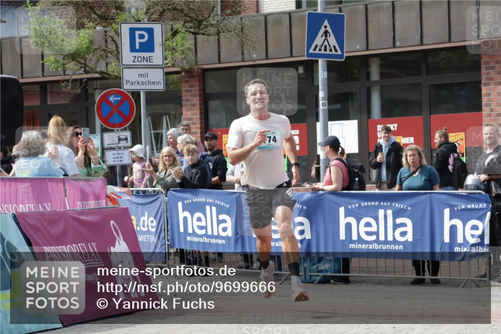 10.05.2026 - 8. Wedeler Halbmarathon Yannick Fuchs http://msf.ph/oto/9699666 10.05.2026 11:17:50 Ziel 774, 2246 meine-sportfotos.de
