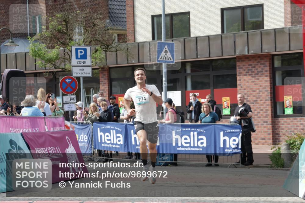 10.05.2026 - 8. Wedeler Halbmarathon Yannick Fuchs http://msf.ph/oto/9699672 10.05.2026 11:17:50 Ziel 774, 2246 meine-sportfotos.de