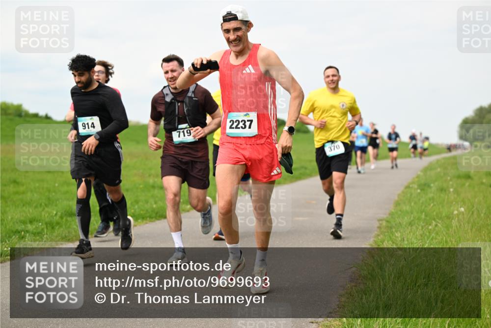 10.05.2026 - 8. Wedeler Halbmarathon Dr. Thomas Lammeyer http://msf.ph/oto/9699693 10.05.2026 11:37:53 Laufen 914, 719, 2237, 370 meine-sportfotos.de
