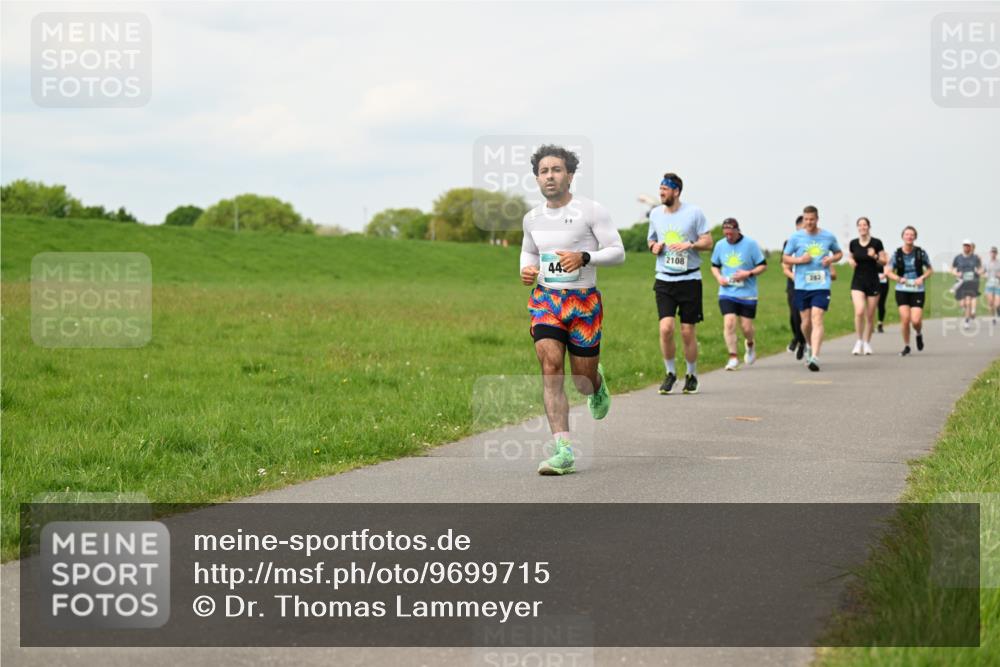 10.05.2026 - 8. Wedeler Halbmarathon Dr. Thomas Lammeyer http://msf.ph/oto/9699715 10.05.2026 11:37:56 Laufen 2108 meine-sportfotos.de
