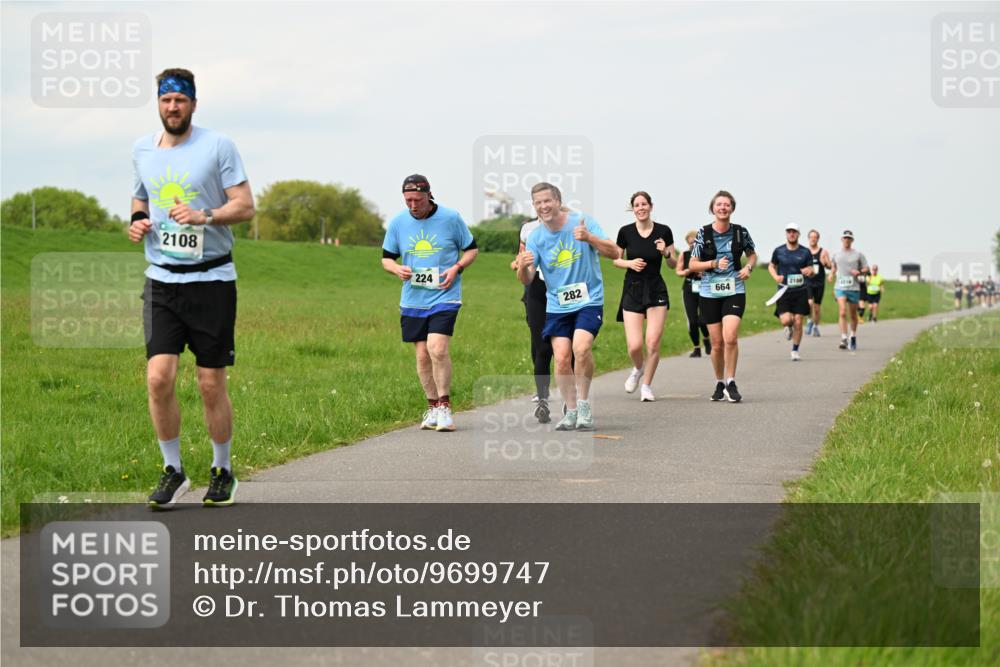 10.05.2026 - 8. Wedeler Halbmarathon Dr. Thomas Lammeyer http://msf.ph/oto/9699747 10.05.2026 11:38:00 Laufen 2108, 224, 282, 664, 2186 meine-sportfotos.de