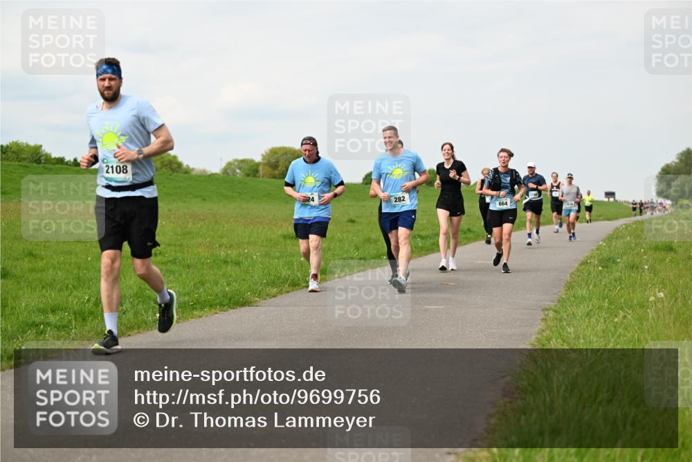 10.05.2026 - 8. Wedeler Halbmarathon Dr. Thomas Lammeyer http://msf.ph/oto/9699756 10.05.2026 11:38:01 Laufen 2108, 282, 664, 2186, 2210 meine-sportfotos.de
