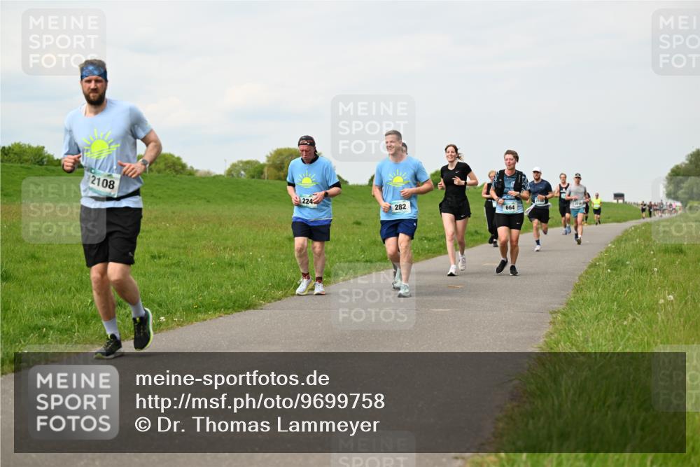 10.05.2026 - 8. Wedeler Halbmarathon Dr. Thomas Lammeyer http://msf.ph/oto/9699758 10.05.2026 11:38:01 Laufen 2108, 664, 224, 282 meine-sportfotos.de