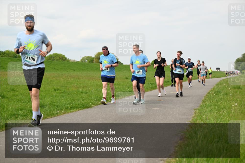 10.05.2026 - 8. Wedeler Halbmarathon Dr. Thomas Lammeyer http://msf.ph/oto/9699761 10.05.2026 11:38:01 Laufen 2108, 224, 282, 664, 2186, 2216 meine-sportfotos.de