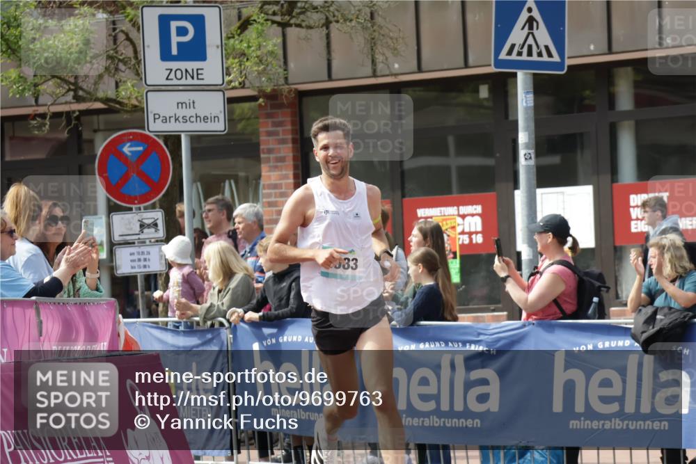 10.05.2026 - 8. Wedeler Halbmarathon Yannick Fuchs http://msf.ph/oto/9699763 10.05.2026 11:18:12 Ziel 802, 2083 meine-sportfotos.de