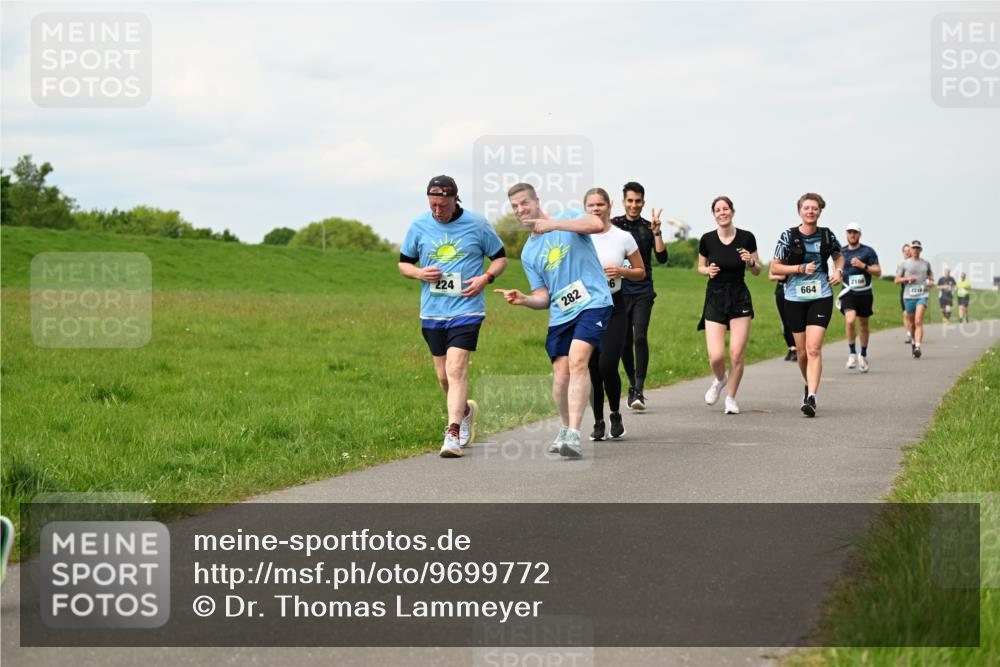 10.05.2026 - 8. Wedeler Halbmarathon Dr. Thomas Lammeyer http://msf.ph/oto/9699772 10.05.2026 11:38:03 Laufen 224, 282, 664, 2186, 2210 meine-sportfotos.de