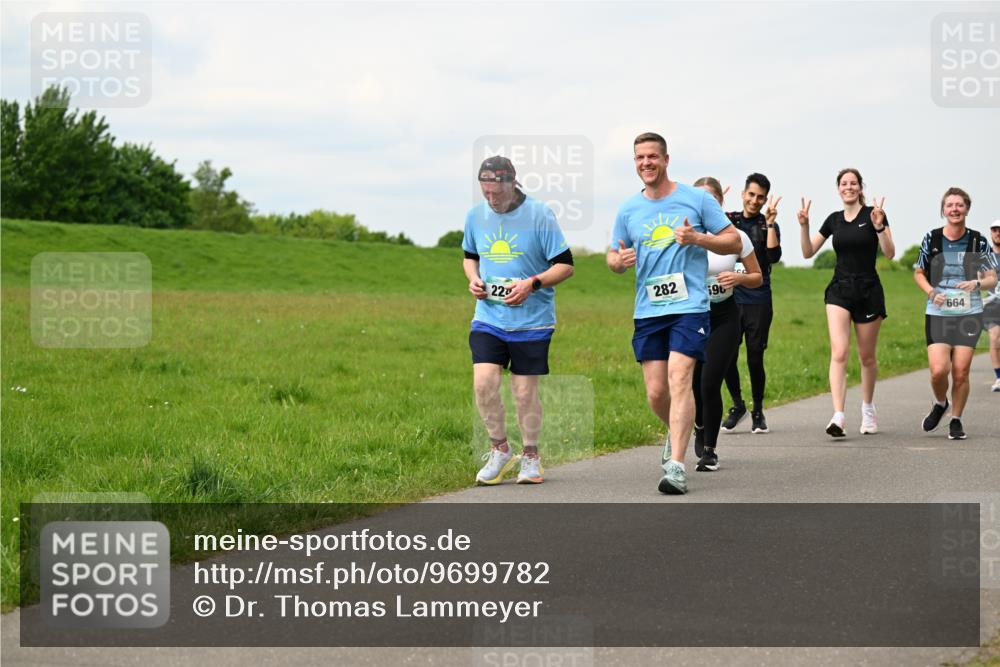 10.05.2026 - 8. Wedeler Halbmarathon Dr. Thomas Lammeyer http://msf.ph/oto/9699782 10.05.2026 11:38:03 Laufen 282, 596, 664 meine-sportfotos.de