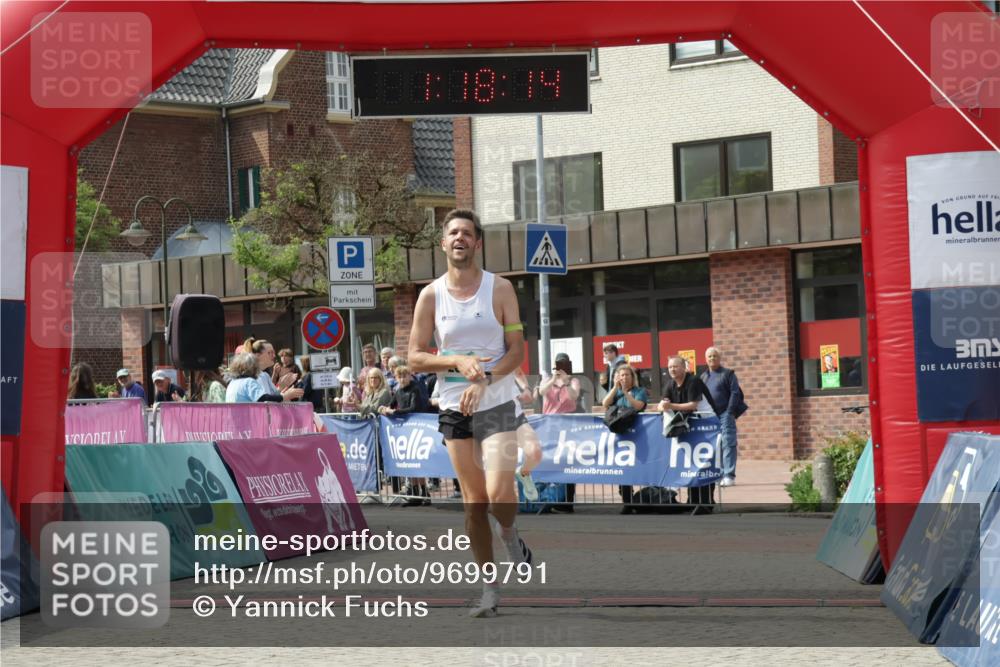 10.05.2026 - 8. Wedeler Halbmarathon Yannick Fuchs http://msf.ph/oto/9699791 10.05.2026 11:18:14 Ziel 802, 2083 meine-sportfotos.de