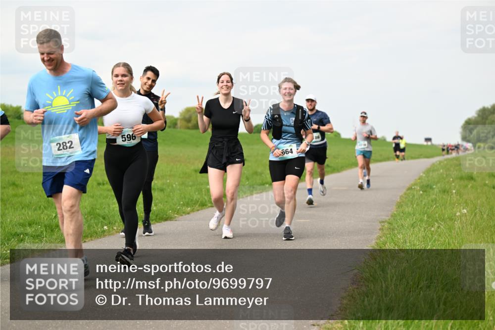 10.05.2026 - 8. Wedeler Halbmarathon Dr. Thomas Lammeyer http://msf.ph/oto/9699797 10.05.2026 11:38:05 Laufen 282, 596, 664 meine-sportfotos.de