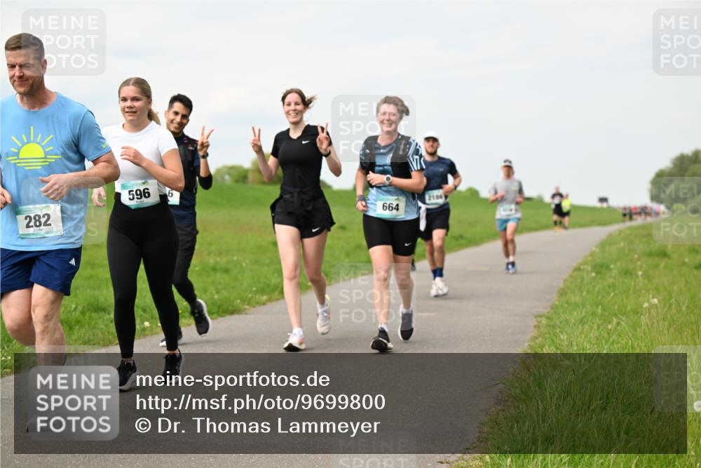 10.05.2026 - 8. Wedeler Halbmarathon Dr. Thomas Lammeyer http://msf.ph/oto/9699800 10.05.2026 11:38:05 Laufen 282, 596, 664, 2100 meine-sportfotos.de
