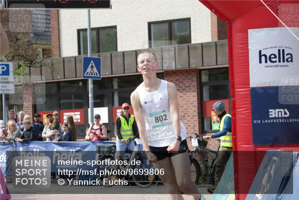 10.05.2026 - 8. Wedeler Halbmarathon Yannick Fuchs http://msf.ph/oto/9699806 10.05.2026 11:18:16 Ziel 802, 2083 meine-sportfotos.de